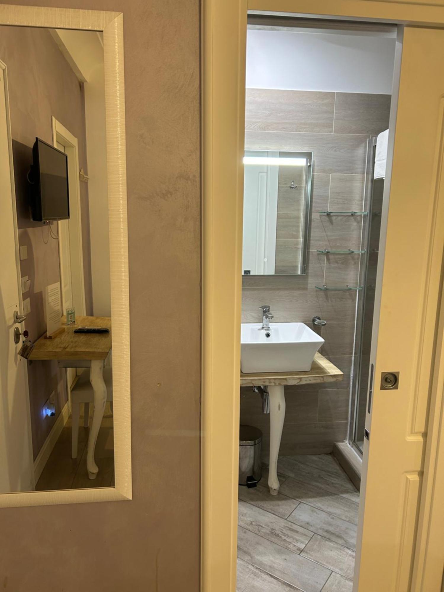 Chiaia Roof Bed & Breakfast Napoli Oda fotoğraf