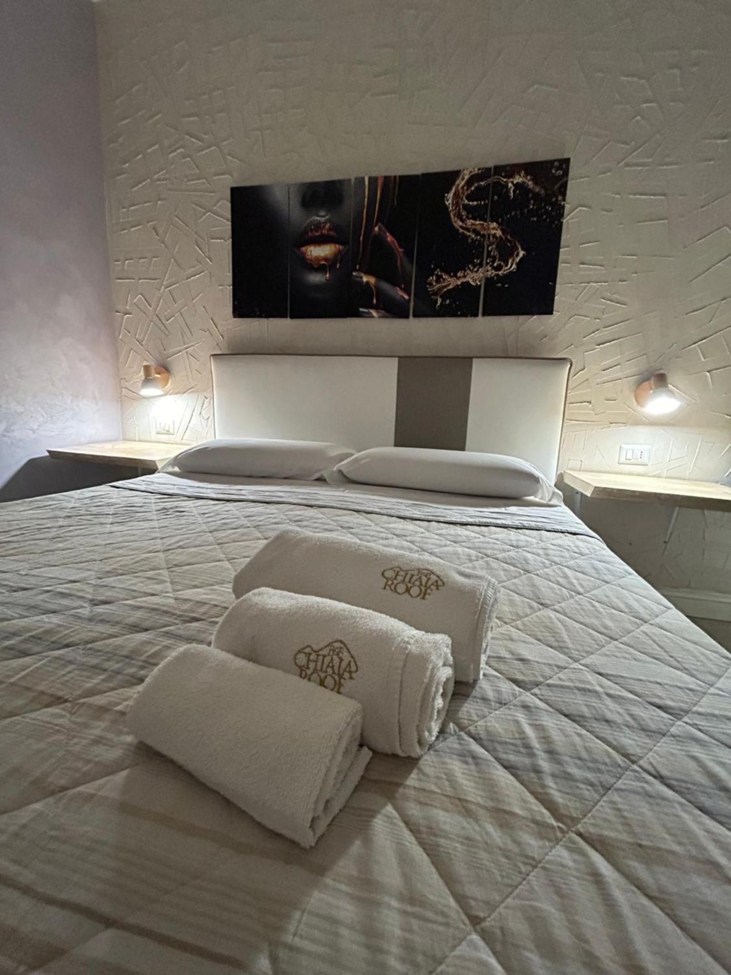 Chiaia Roof Bed & Breakfast Napoli Oda fotoğraf